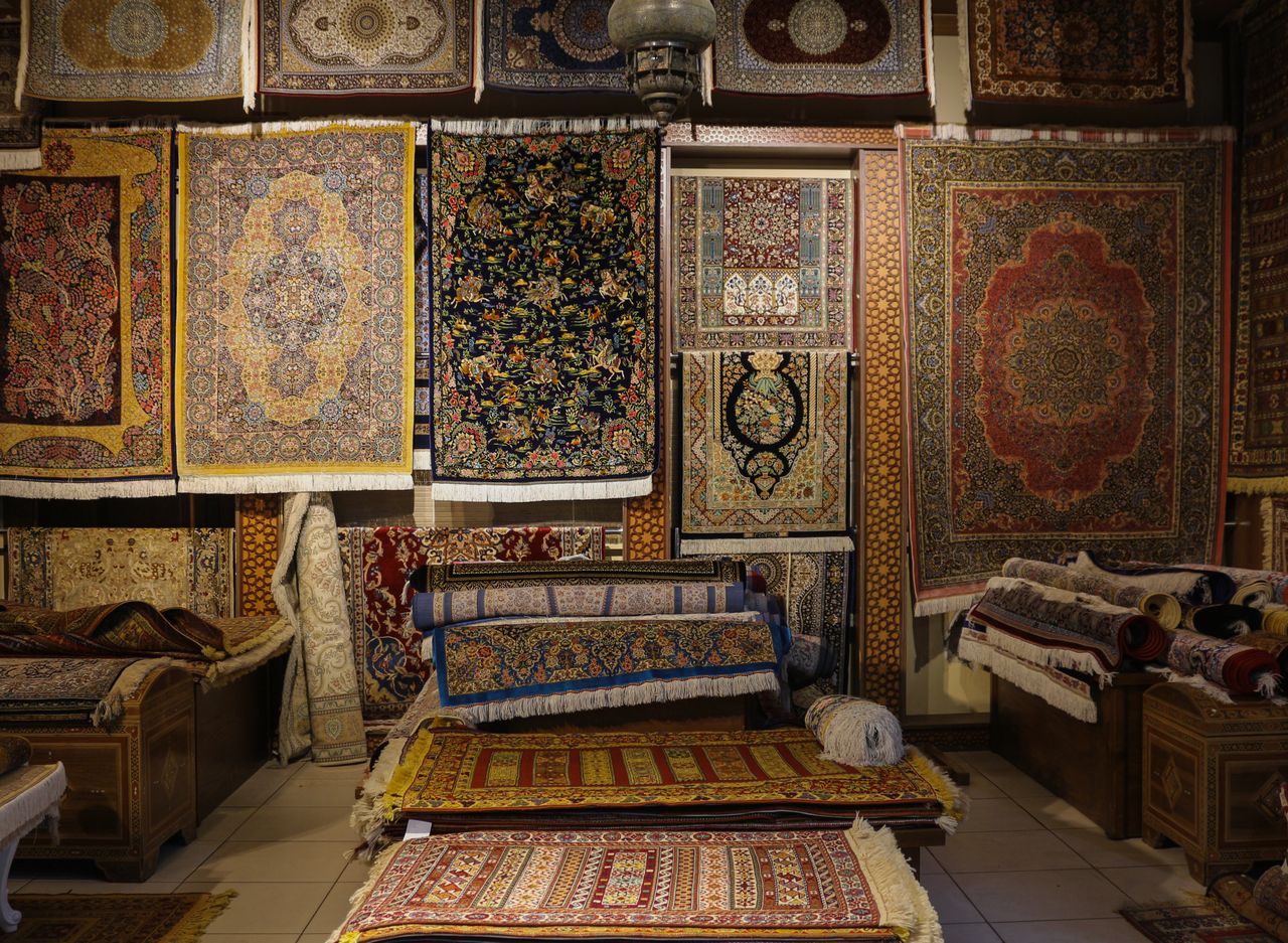  How Should Silk Rugs Be Cleaned? 