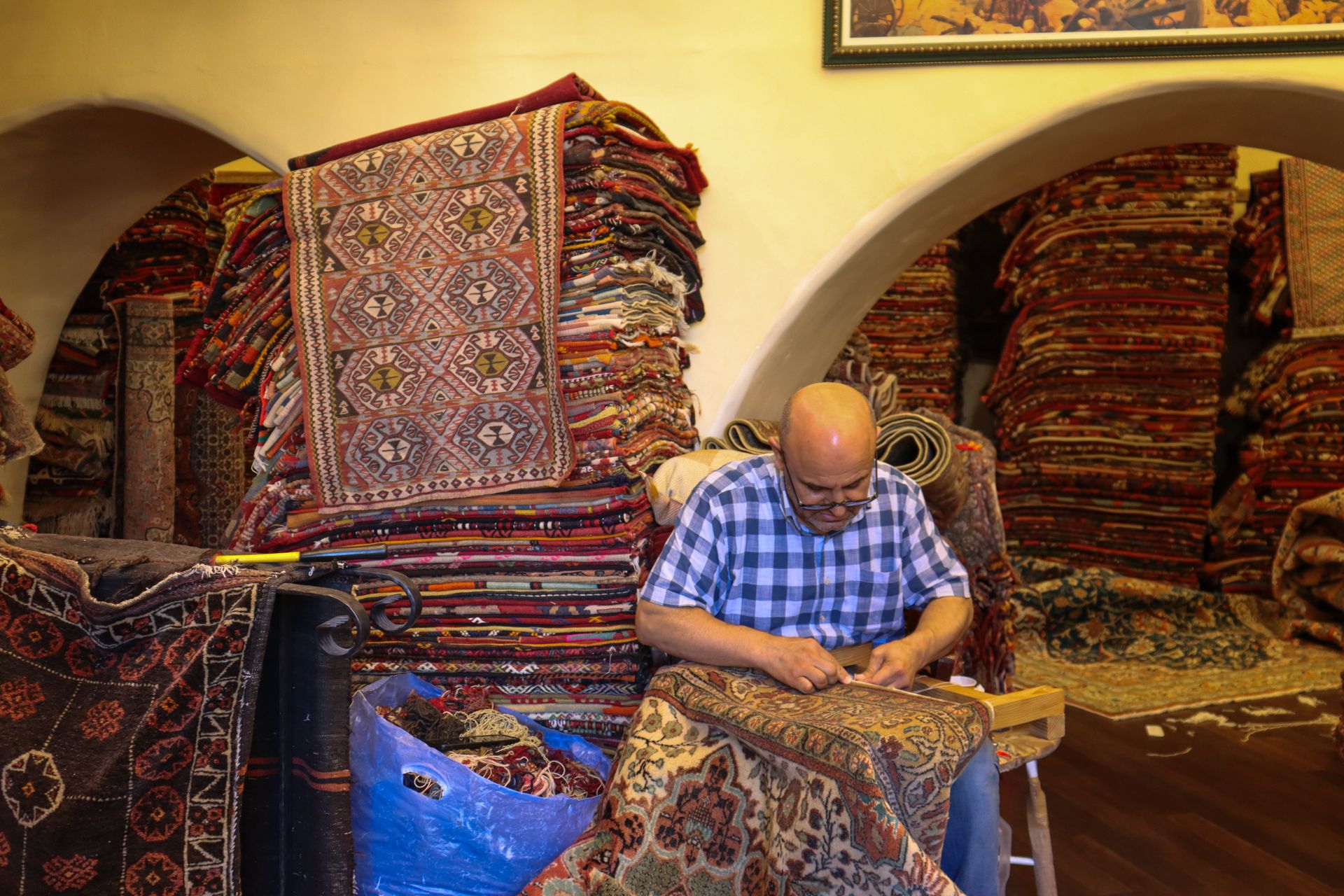  What Determines the Cost of Rug Repair? 